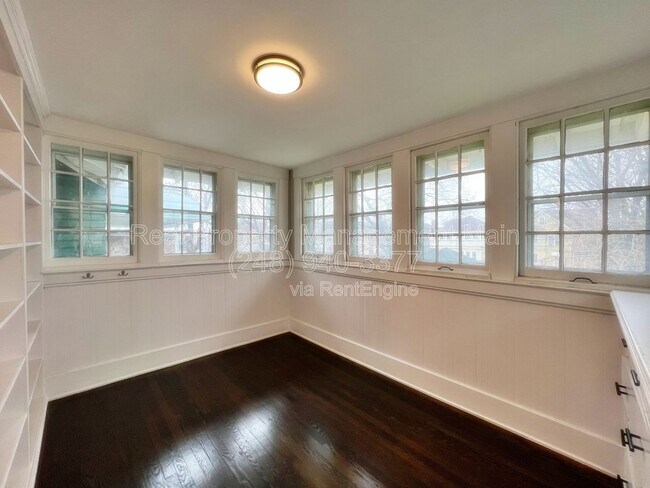 Building Photo - 1525 Edison St