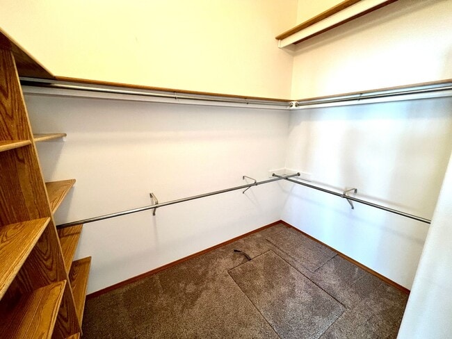 Building Photo - Dog Friendly 3 bed 2 bath Home