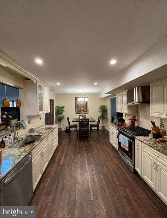 Building Photo - 2019 Chatham Dr