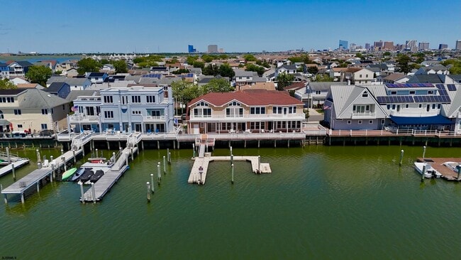 Building Photo - 802 N Harvard Ave