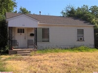Building Photo - 814 W Thompson Ave