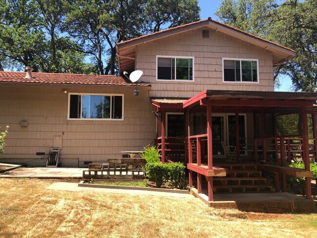 Building Photo - Gorgeous 4 Bedroom El Dorado Hills Home on Private Cul-De-Sac!