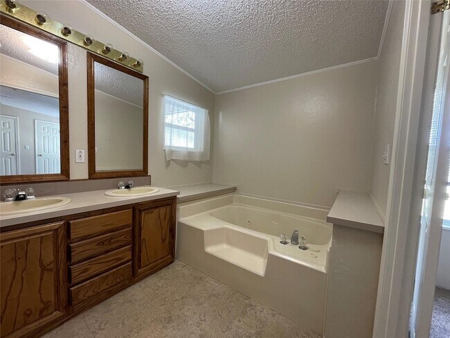 Building Photo - 1550 Alpine Trail