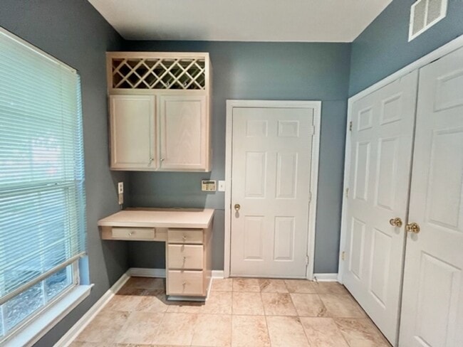 Building Photo - Beautiful 3 BR 2 FB condo with its own garage and driveway