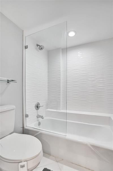 Building Photo - 1150 Hillsboro Mile