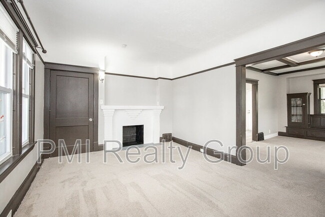 Building Photo - 476 E 108th St