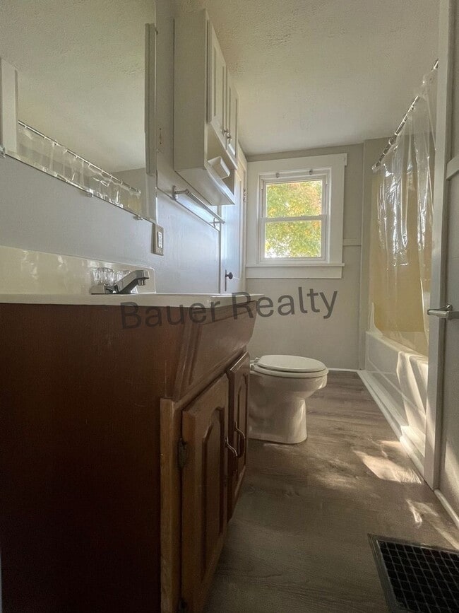 Building Photo - Three Bedroom Home