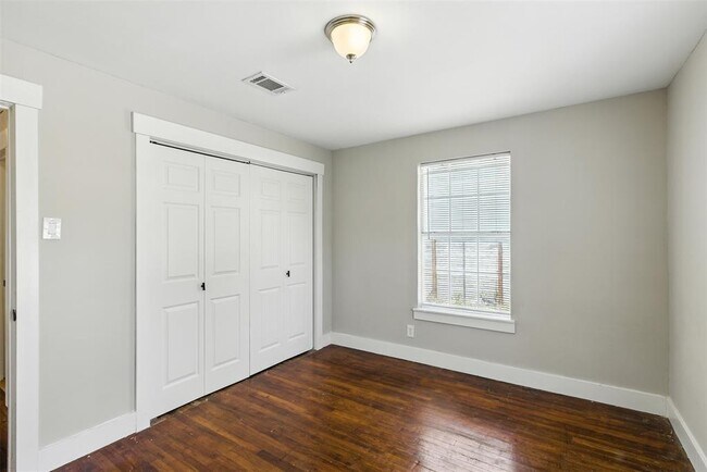 Building Photo - 3303 Dalton St