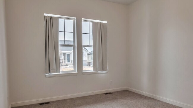 Building Photo - Beautiful Home in Canyons South!