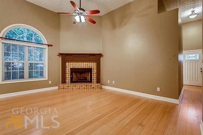 Building Photo - 154 Strathmore Dr