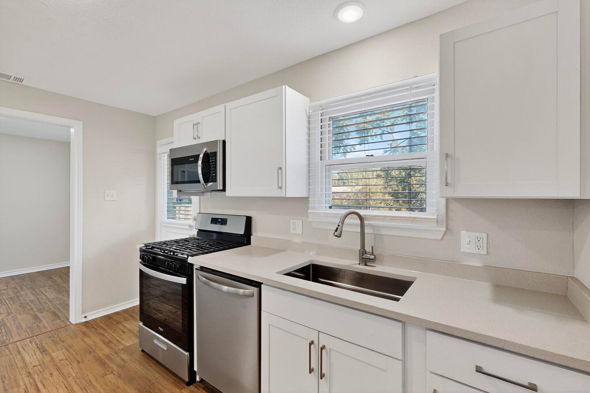 Building Photo - 2207 Housley Dr