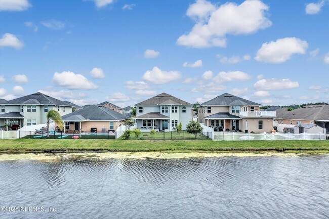 Building Photo - 12237 Woodview Dr
