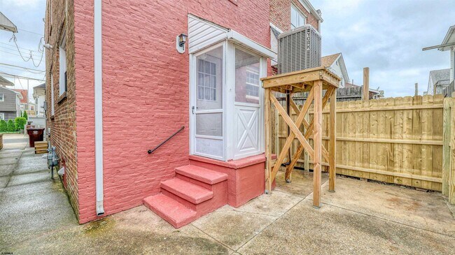 Building Photo - 103 N Harvard Ave