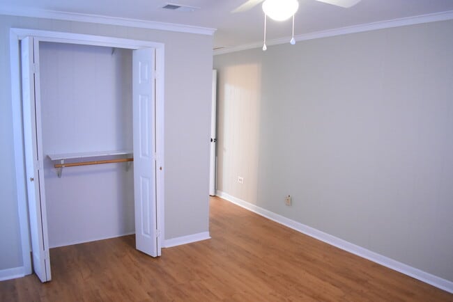 Building Photo - 221 N Sanders St