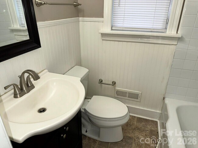 Building Photo - 1458 Anderson St