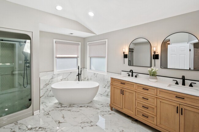 Building Photo - 3N425 N Howard Ave