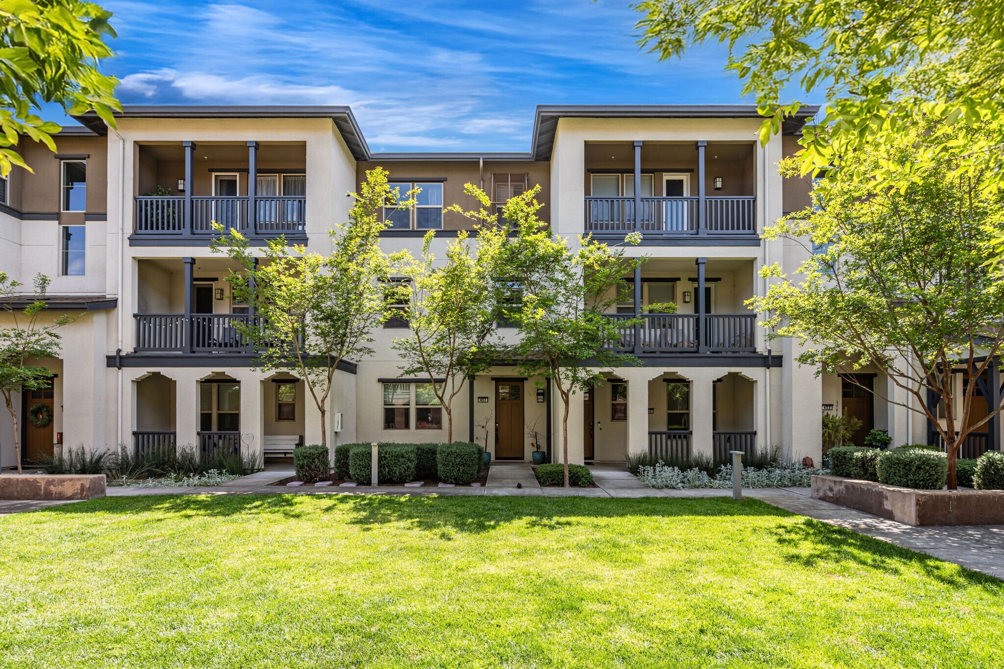 Building Photo - 457 Diller St