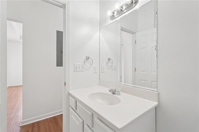 Building Photo - 2596 Bates St SE