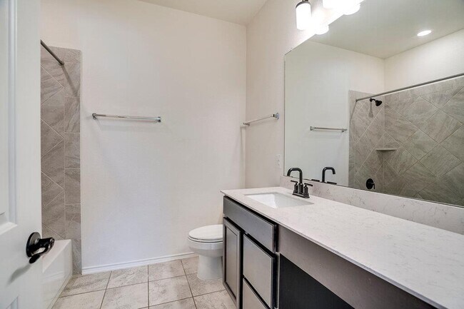 Building Photo - 516 Ayinger Ln