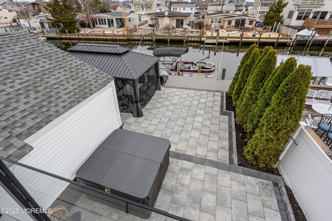 Building Photo - 320 Silver Lagoon Dr