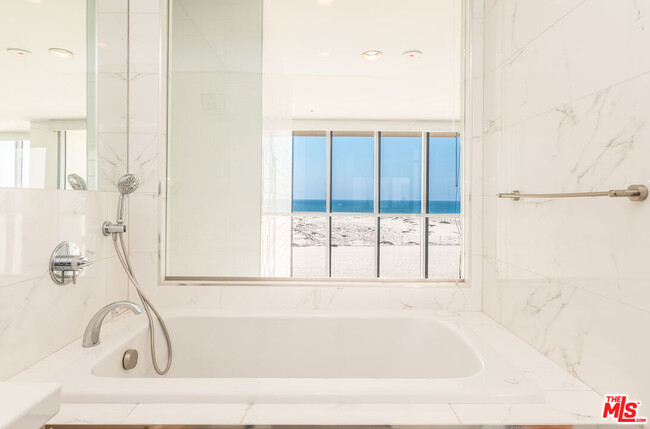 Building Photo - 5205 Ocean Front Walk
