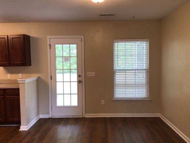 Building Photo - 250 Border Rd