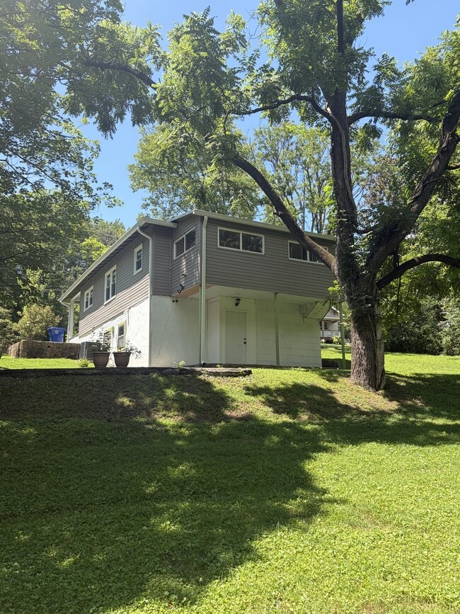 Building Photo - 2614 Berkley Dr