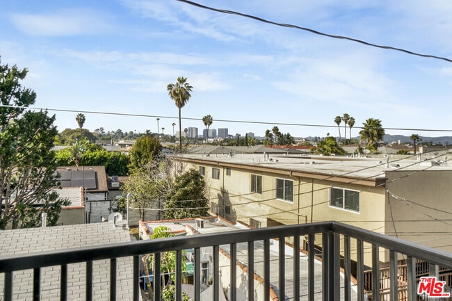 Building Photo - 2057 S Garth Ave