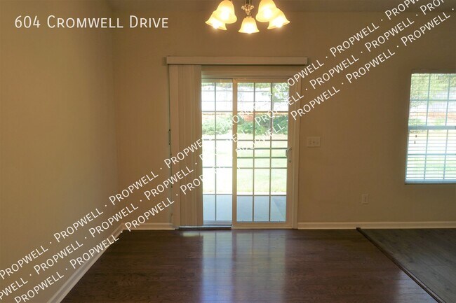 Building Photo - 604 Cromwell Dr