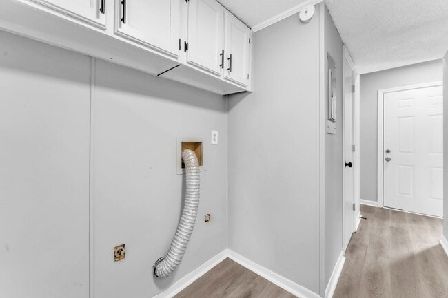 Building Photo - NEWLY RENOVATED 2- & 3-Bedroom Townhomes in Downtown Spartanburg!