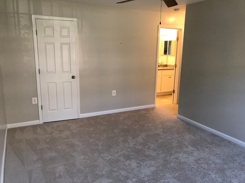 Primary Room - 6425 Richmond Hwy