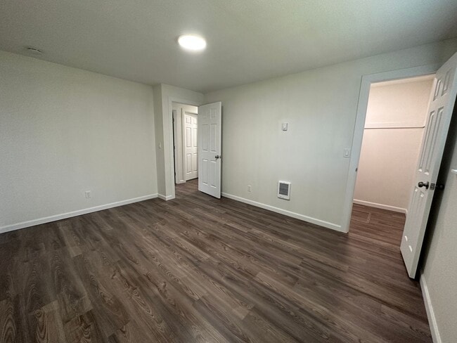 Building Photo - *COMING SOON* 3 Bedroom 1 Bath Single Fami...