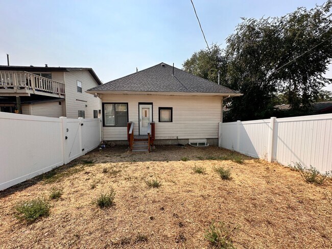Building Photo - 2907 E Jackson Ave