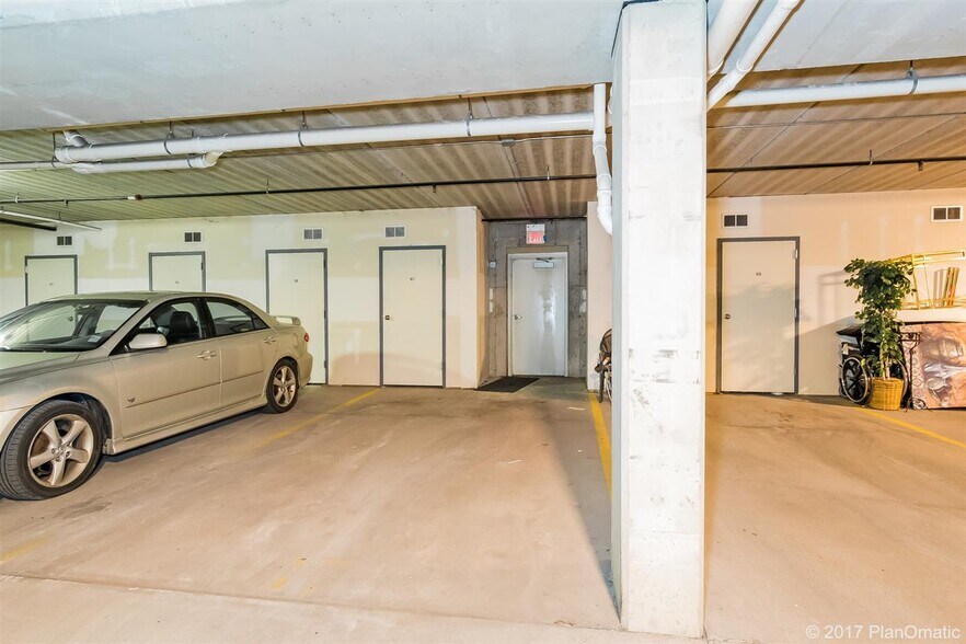 garage/storage - 8206 Starr Grass Dr