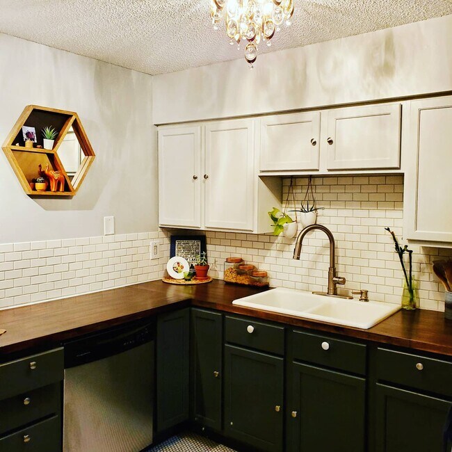 Building Photo - 2639 Colfax Ave S