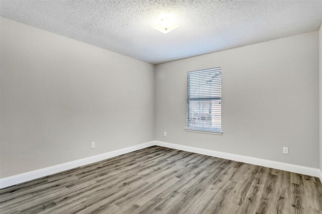 Building Photo - 8105 Flowertree Dr