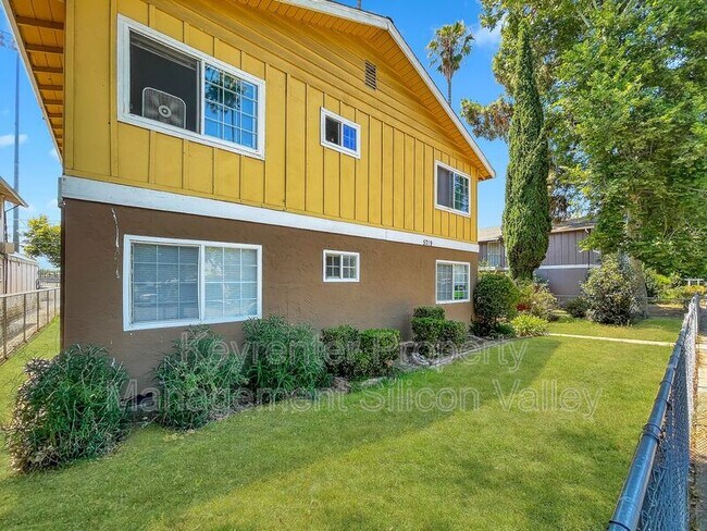 Building Photo - 5719 Via Monte Dr