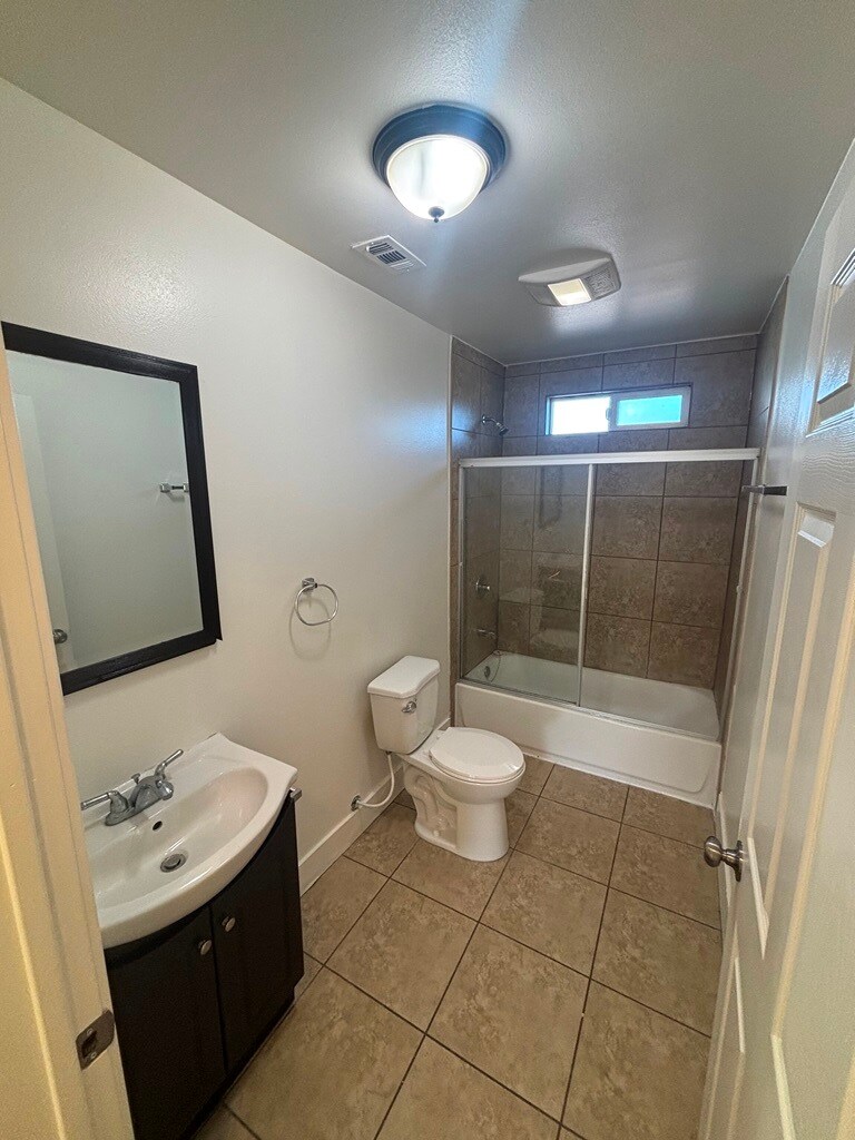 Building Photo - 123 E 88th St