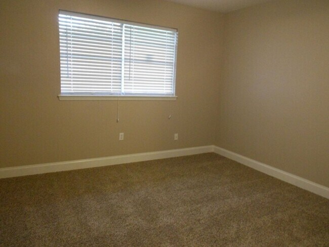 Building Photo - 305 NE 46th St