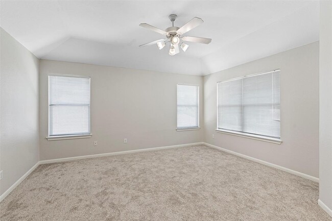 Building Photo - 1601 Briar Hill Dr
