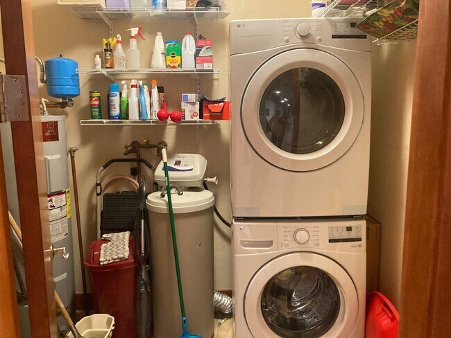 Building Photo - 1201 Main Ave