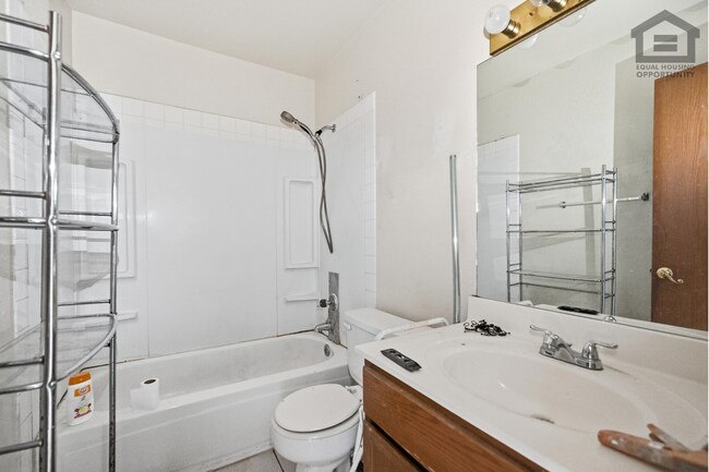 Building Photo - 2Bed/2Bath Second Floor Apartment at McDowell/44th St! Ready For Immediate Move-In! -- SECOND CHA...