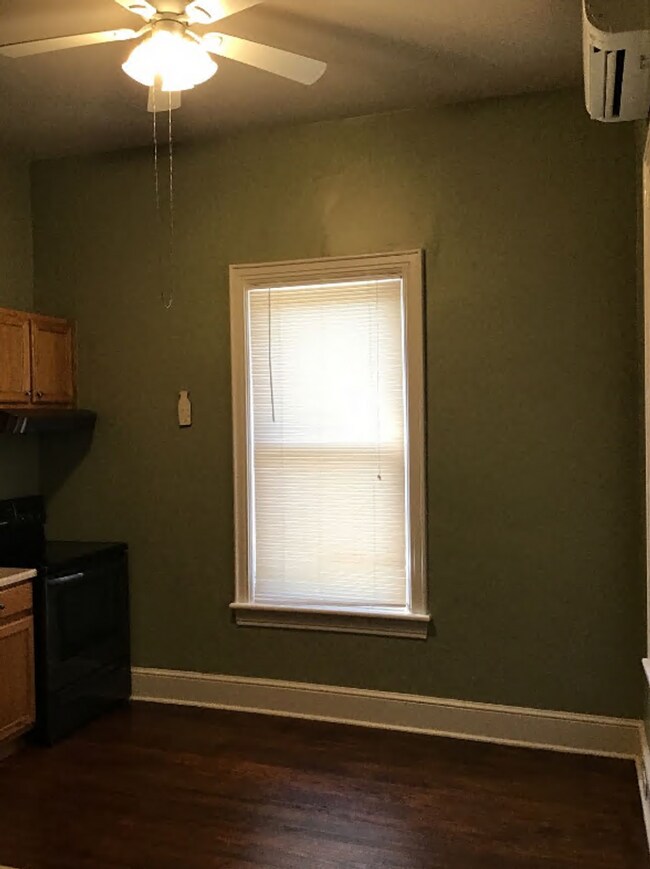 Building Photo - 134 E Queen St