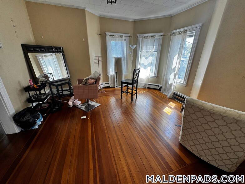 Building Photo - 547 Highland Ave