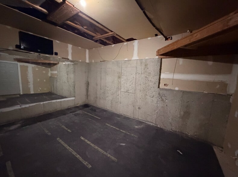 Building Photo - 39 Coram Rd