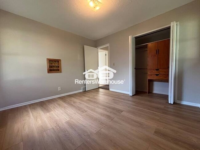 Building Photo - Clean, Quiet, and Updated – 3BR Bloomingto...