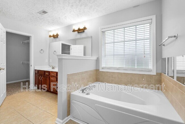 Building Photo - 1626 Autumn Dr