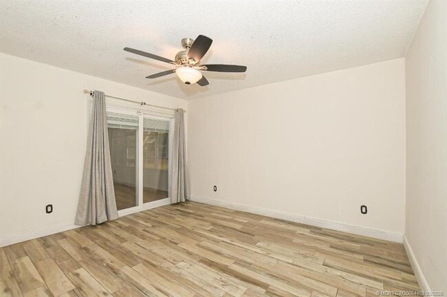 Building Photo - 1365 SW Gastador Ave