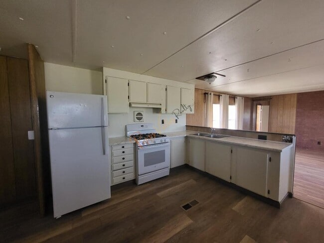 Building Photo - 1501 Broken Arrow