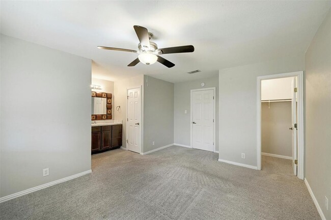 Building Photo - 8903 Piney Point Dr